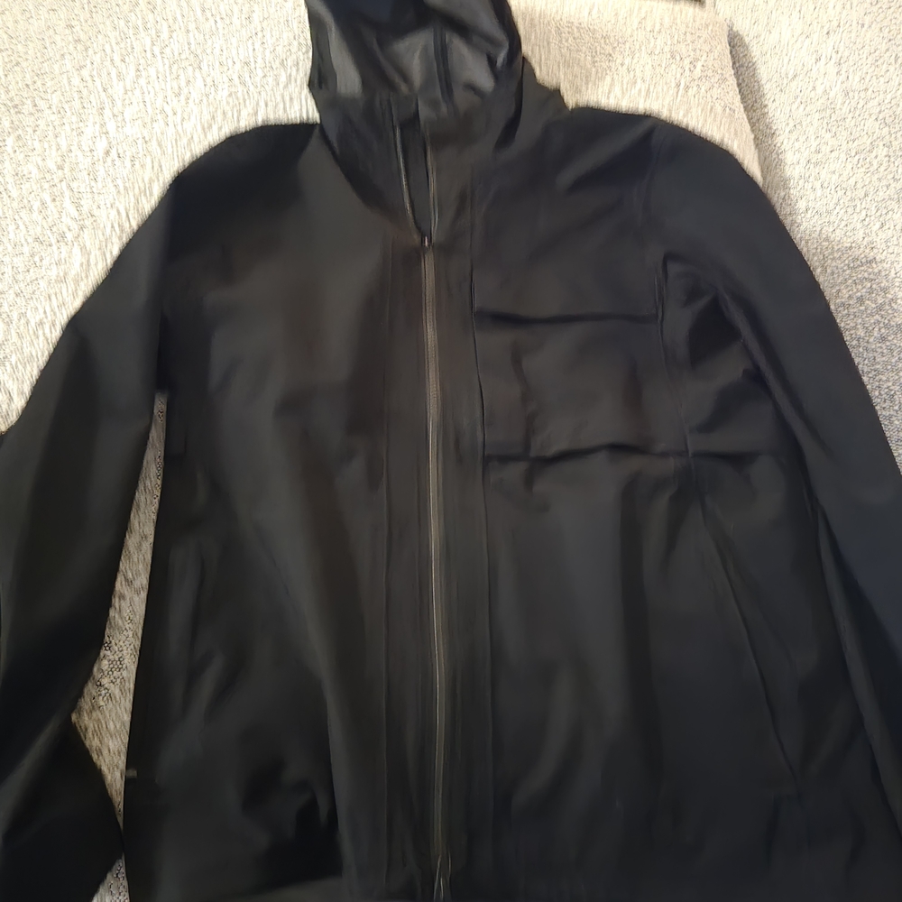 Lulu Lemon Black Water 100% Reppelent Jacket.